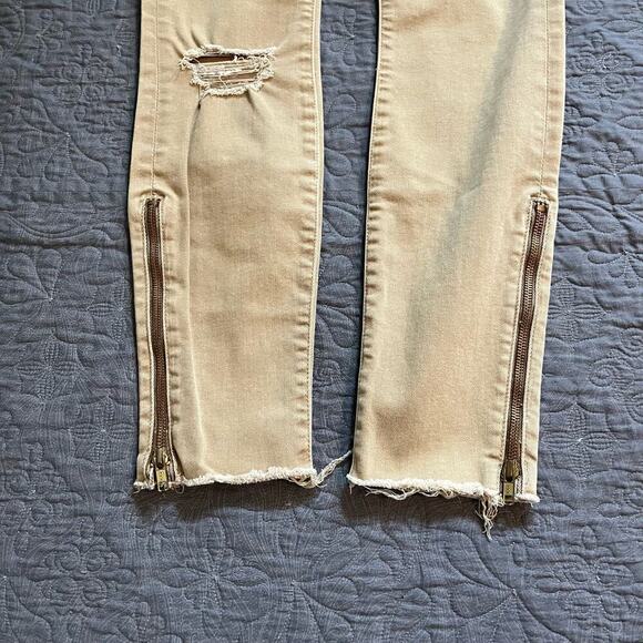 Mother Jeans Looker burlap Raw Hem
Tan Distressed Ankle Jean size 26 - Picture 8 of 13